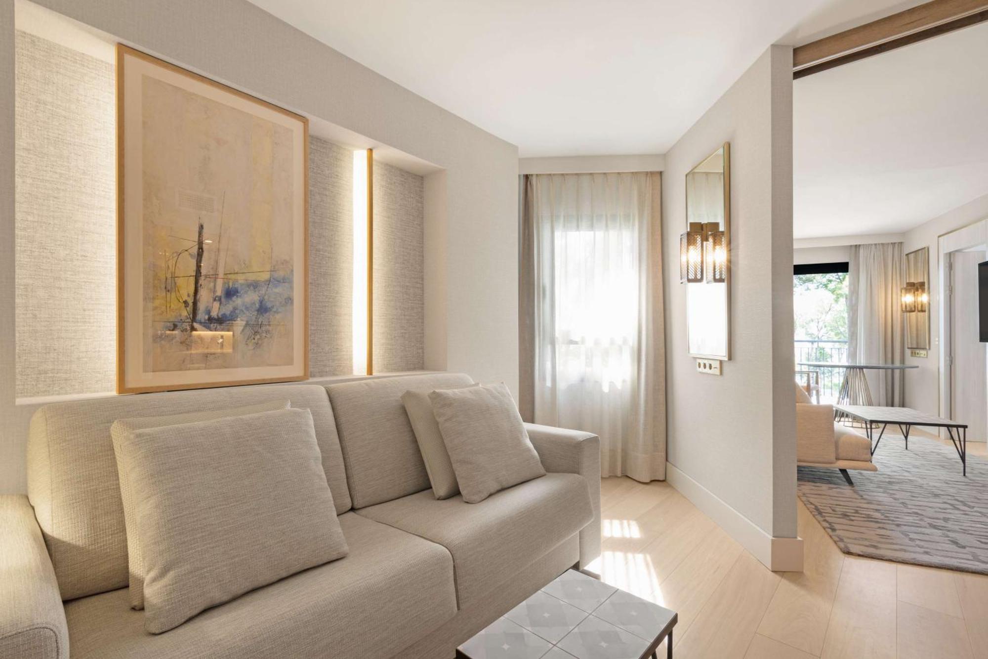 Hilton Mallorca Galatzo Peguera Exterior photo A suite at the hotel