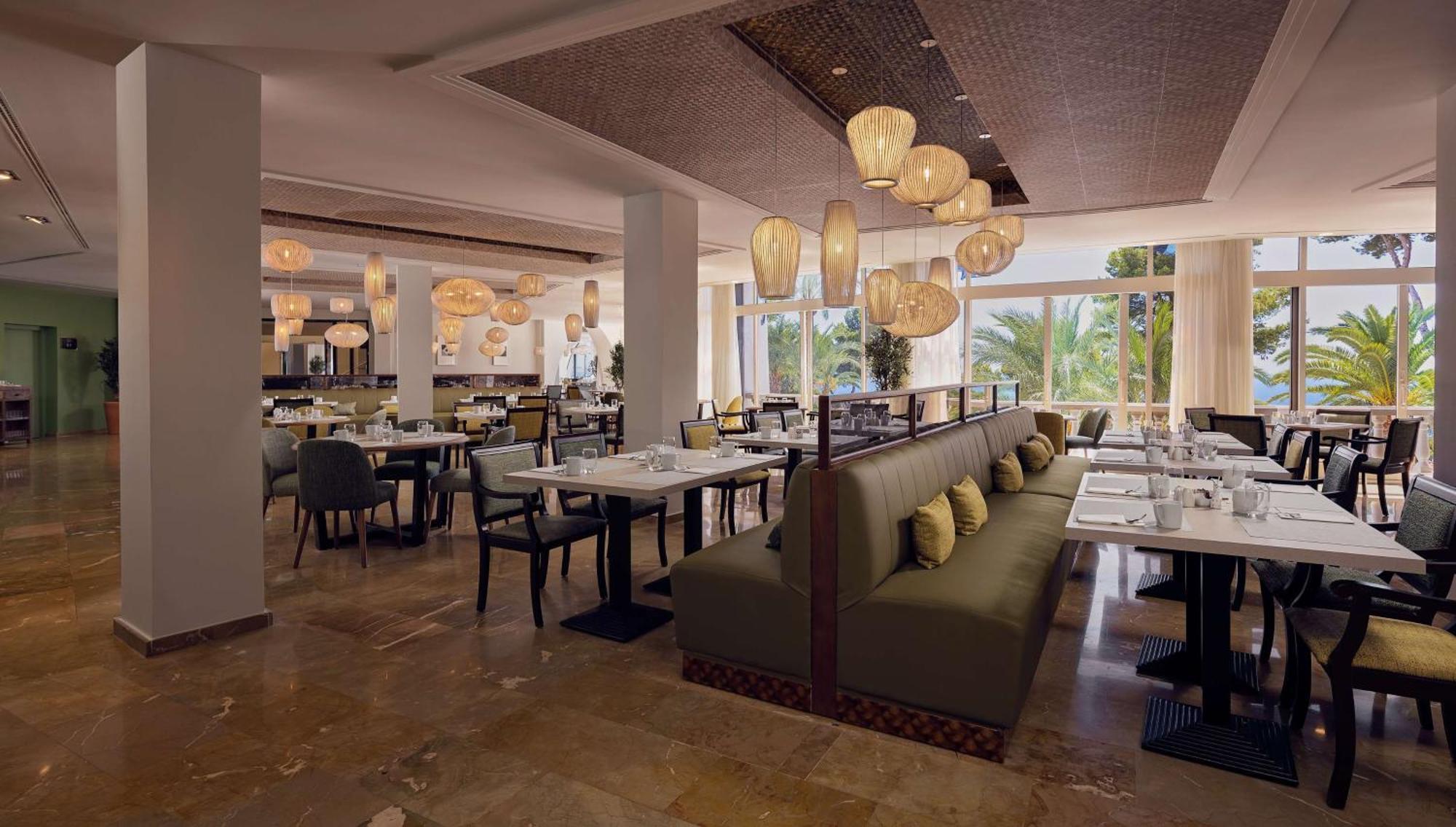 Hilton Mallorca Galatzo Peguera Exterior photo The restaurant
