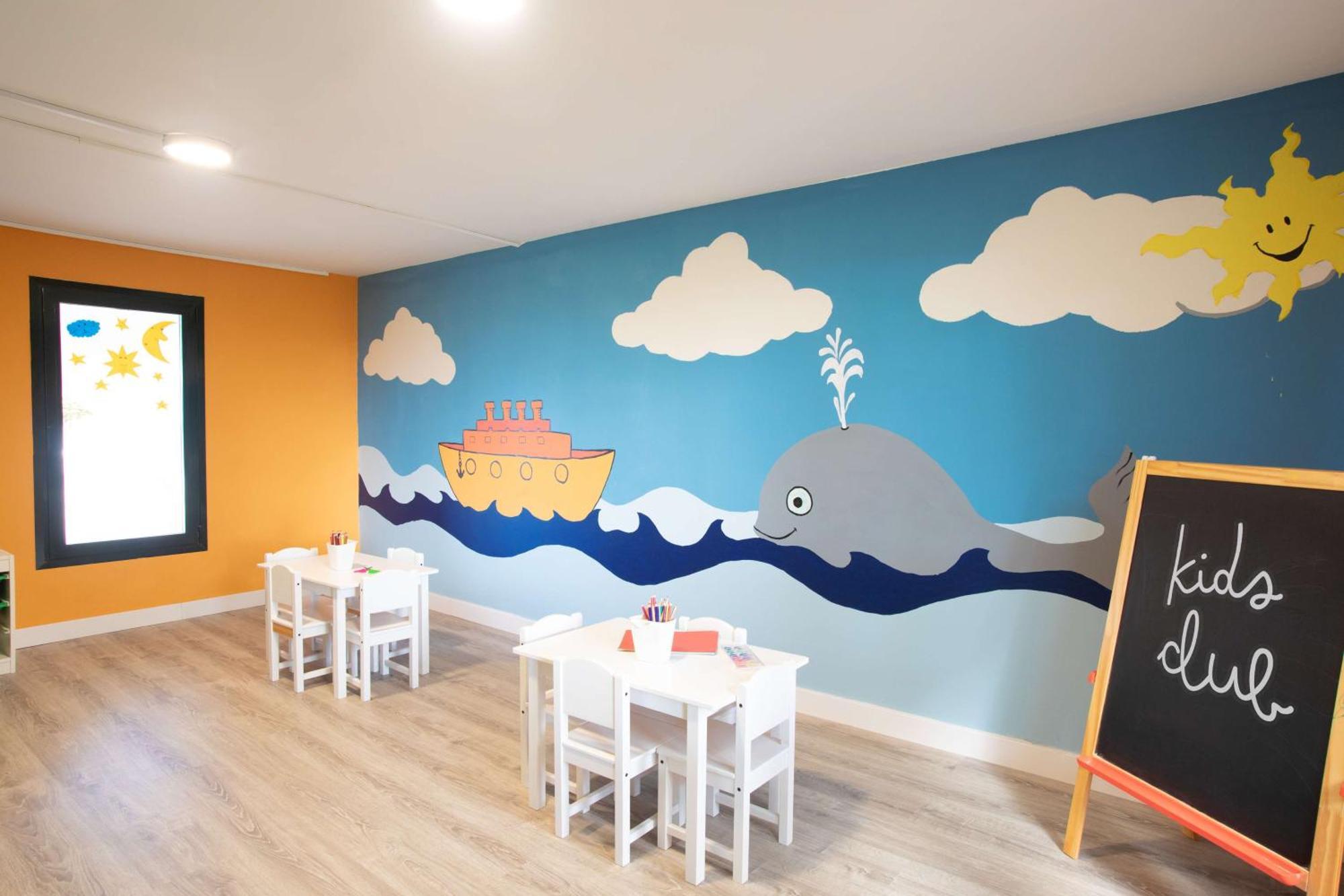 Hilton Mallorca Galatzo Peguera Exterior photo Kids Club